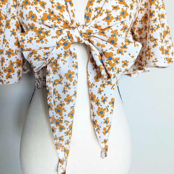 White orange and blue floral flounce sleeve cropped tie front top size L - Picture 5 of 8